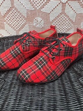 NWOT Red Tartan Plaid Oxford Shoes Women’s Size 8–8.5